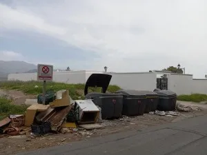 Salobreña erradica un vertedero ilegal junto al cementerio y creará un nuevo espacio verde