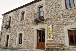 El Aula del Castaño de Borrenes divulga la historia y retos del fruto berciano