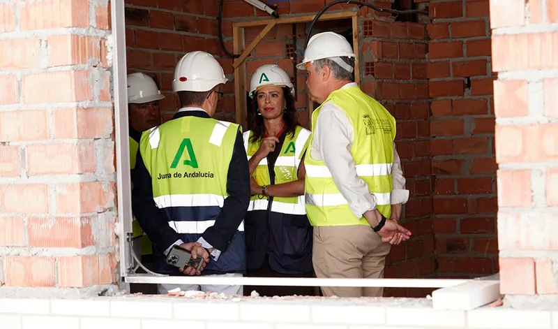 La Junta de Andalucía pone a la venta suelo para 3.678 viviendas en la región
