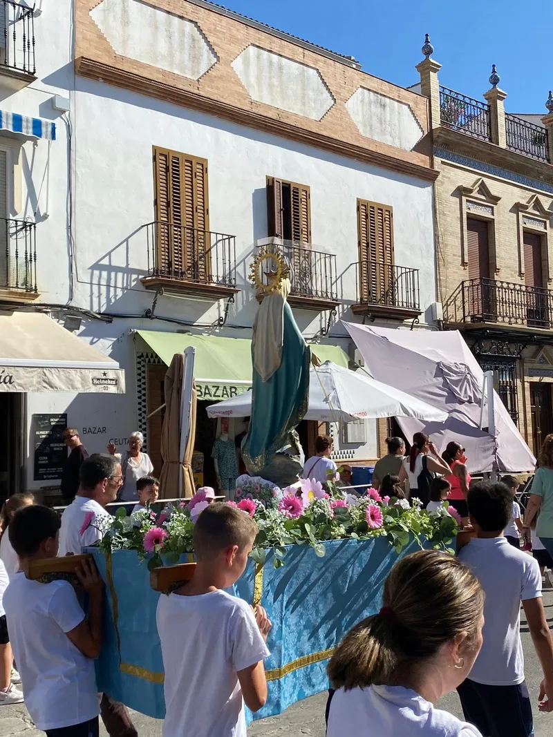 Procesión infantil del Colegio San José en Algodonales con motivo del mes de mayo