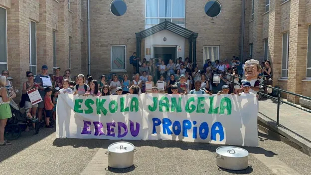 Padres de Goierri inician recogida de firmas para un modelo propio de comedores escolares