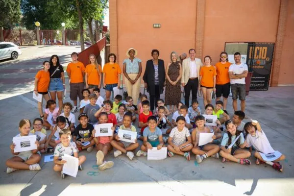 La embajadora de Sudáfrica celebra el Día de Nelson Mandela con niños en Toledo