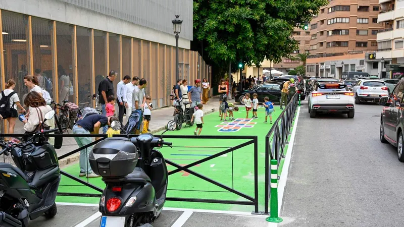 València amplía el espacio peatonal frente a dos colegios para mayor seguridad infantil