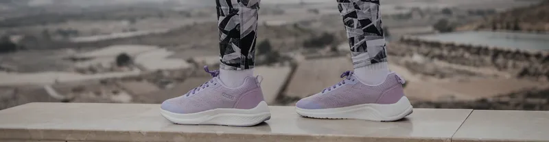 Paredes lanza una colección de zapatillas deportivas para mujer con descuentos
