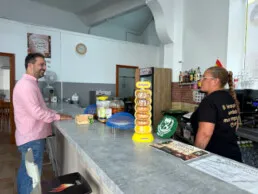 El alcalde de Telde da la bienvenida a la nueva cafetería El Palmito