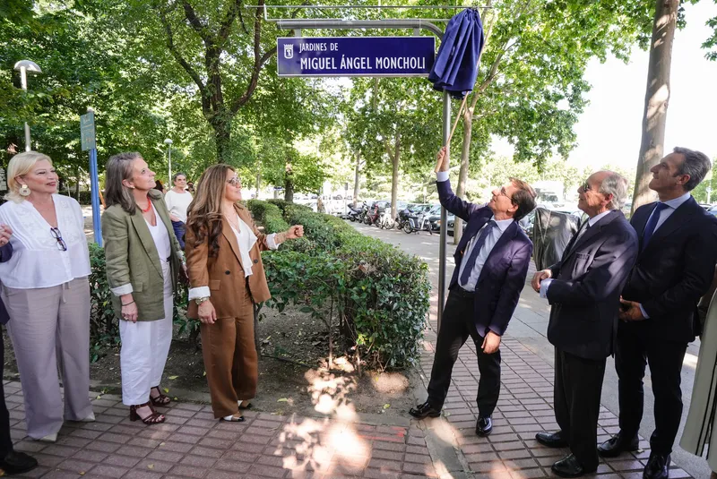 Madrid homenajea al periodista taurino Miguel Ángel Moncholi con unos nuevos jardines