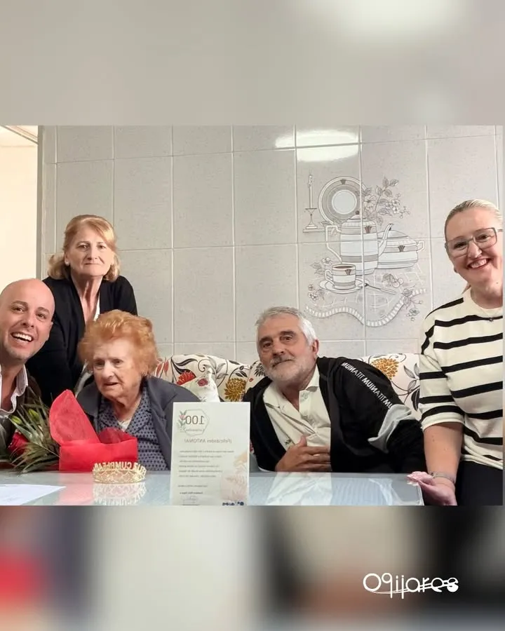 Antonia Sánchez celebra su centenario en Ogíjares rodeada de su Ayuntamiento