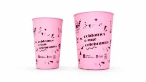 Mos apuesta por fiestas sostenibles con vasos reutilizables en la Festa da Rosa