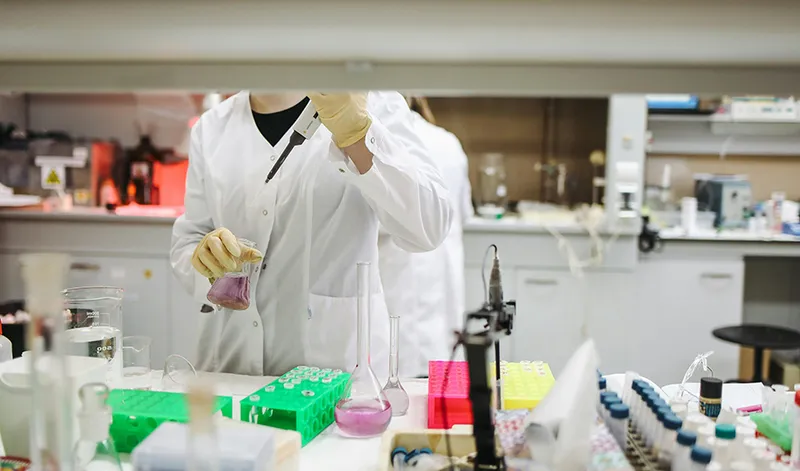 Sanidad destina 3 millones de euros a subvencionar investigación biomédica en Andalucía