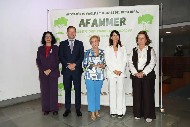El alcalde de Toledo reivindica el papel de la mujer rural contra la despoblación