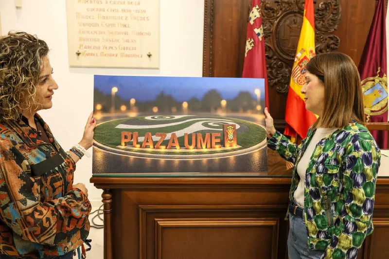 Lorca homenajea a la UME con una nueva rotonda en la carretera de Murcia