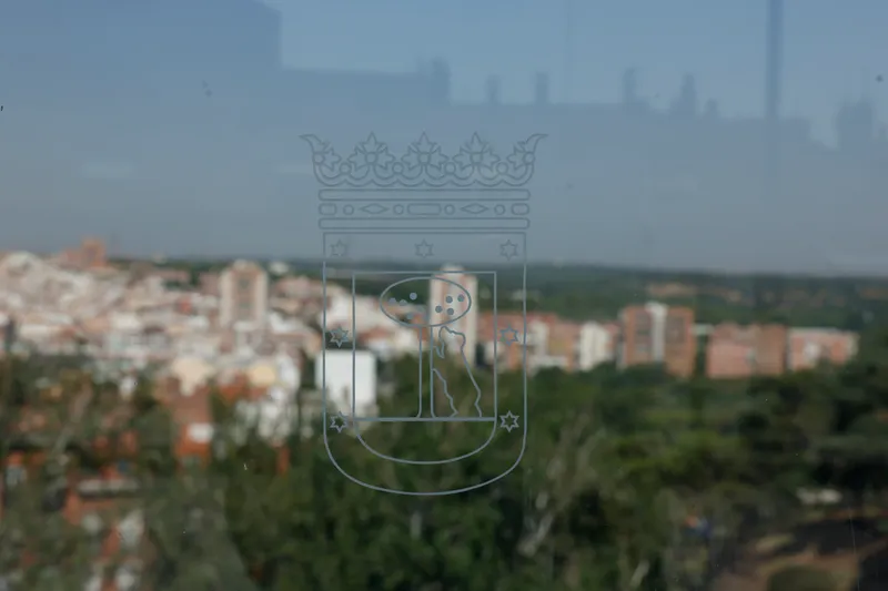 Madrid renueva los vinilos de protección del viaducto de Bailén