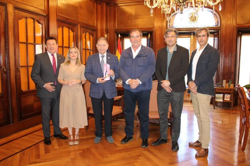 Oviedo recibe su duodécima Escoba de Platino por su limpieza y gestión de residuos