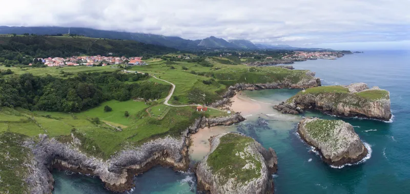 La Oficina de Turismo de Llanes ajusta sus horarios de apertura al público