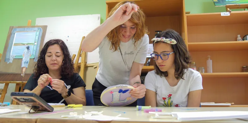 Alovera impulsa la creatividad con un exitoso taller textil