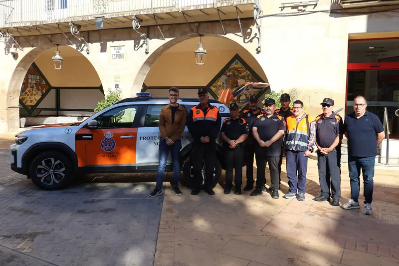 Novelda dota a Protección Civil de un todoterreno para mejorar la respuesta a emergencias