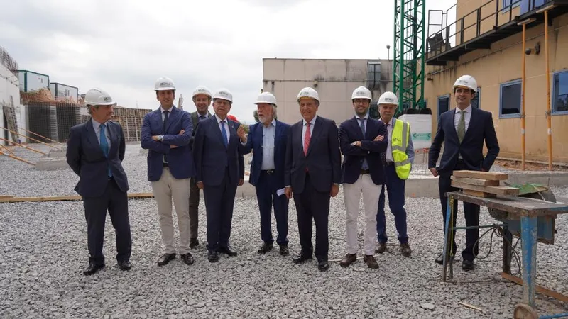 El Alcalde de Oviedo visita las obras de ampliación del Instituto Oftalmológico Fernández-Vega