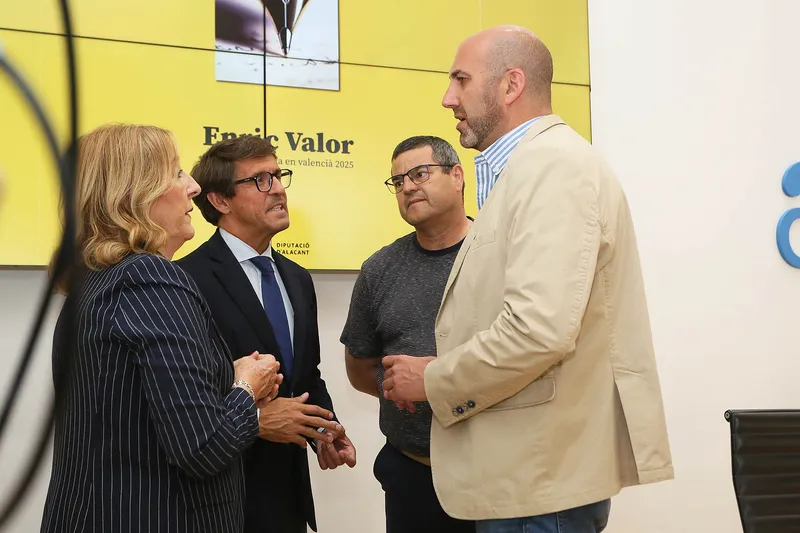 Josep Palomero gana el Premi Enric Valor de Novel·la con 'L’aviador de la República'