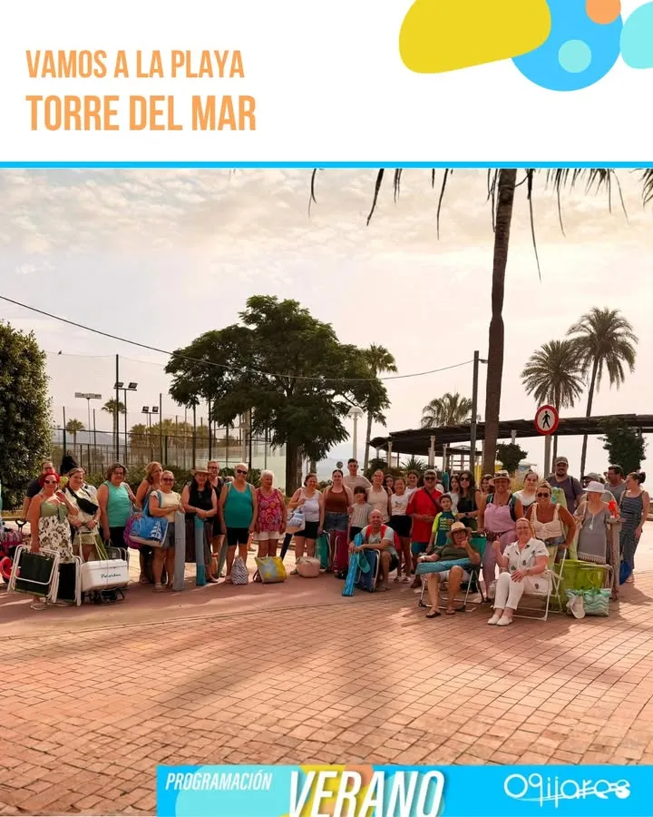 Ogíjares organiza una exitosa excursión a Torre del Mar para sus vecinos