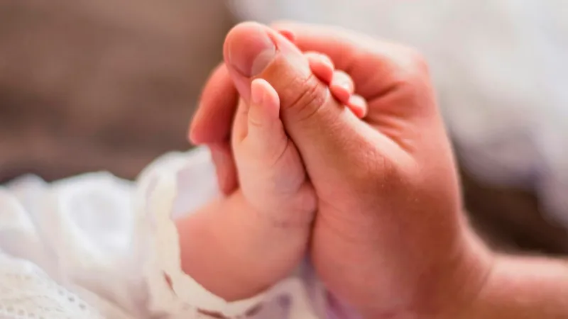 València amplía las ayudas por nacimiento y adopción hasta 400 euros en 2026