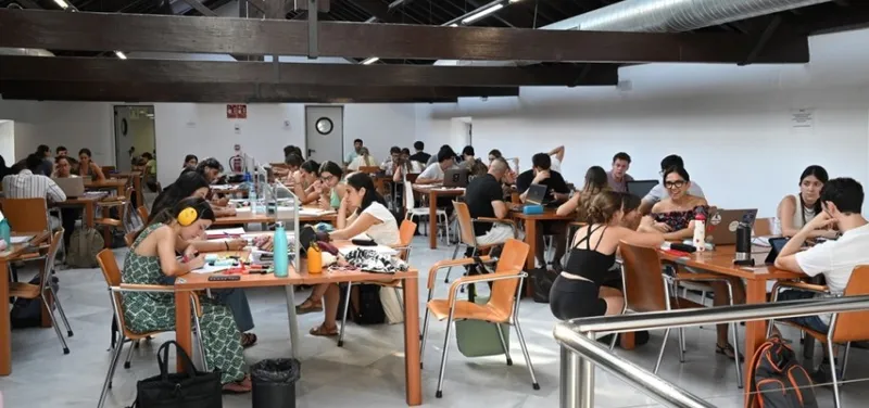 Tomares amplía el horario de la biblioteca para facilitar el estudio de exámenes