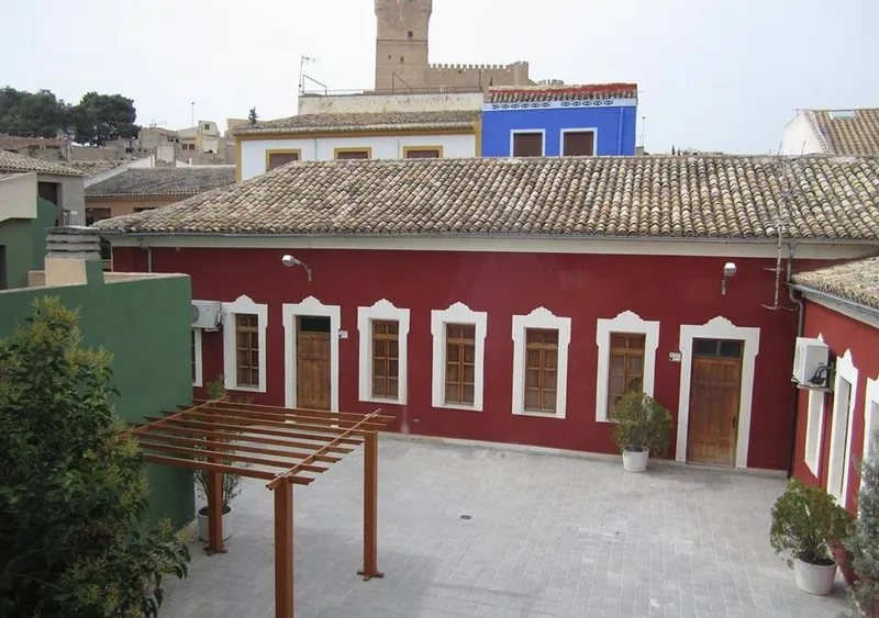 Villena premia la creatividad joven en sus concursos de microrrelatos y fotografía científica