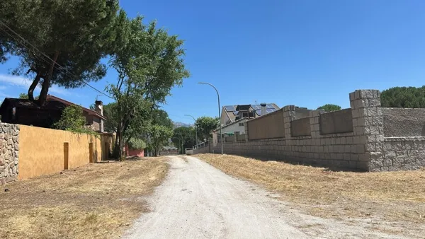Moralzarzal aprueba más de 685.000 euros para asfaltar y mejorar la urbanización Berrocal Sur
