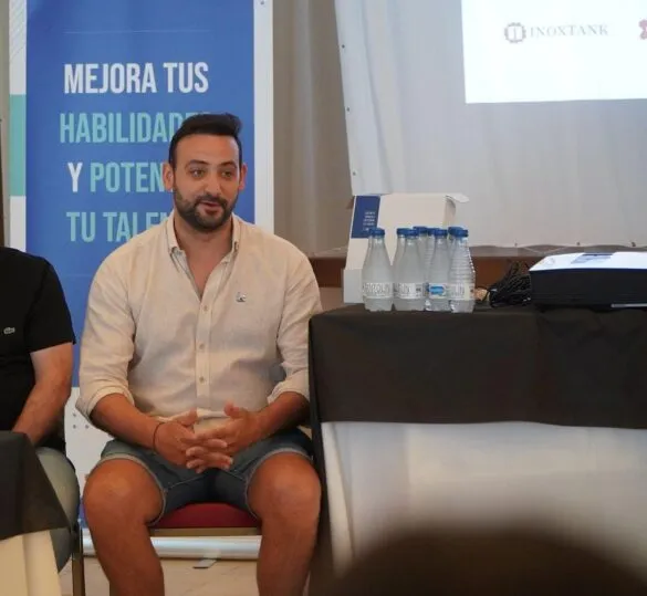 Pedro Muñoz impulsa el futuro de sus jóvenes con becas Skillon