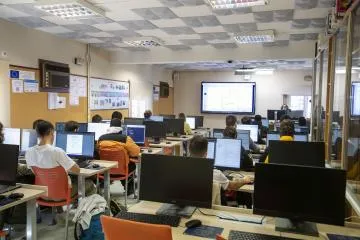 La Xunta de Galicia ofrece 250 talleres para familias sobre el uso seguro de la tecnología