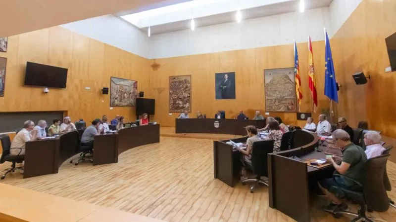 Benidorm intensifica el control de terrazas y la venta de alcohol tras quejas vecinales
