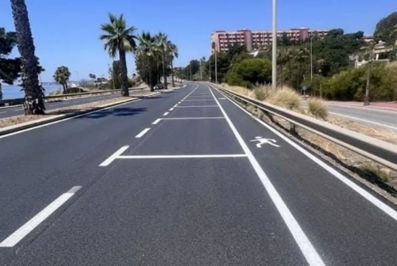 Benalmádena amplía el aparcamiento en primera línea de playa y mejora la seguridad vial