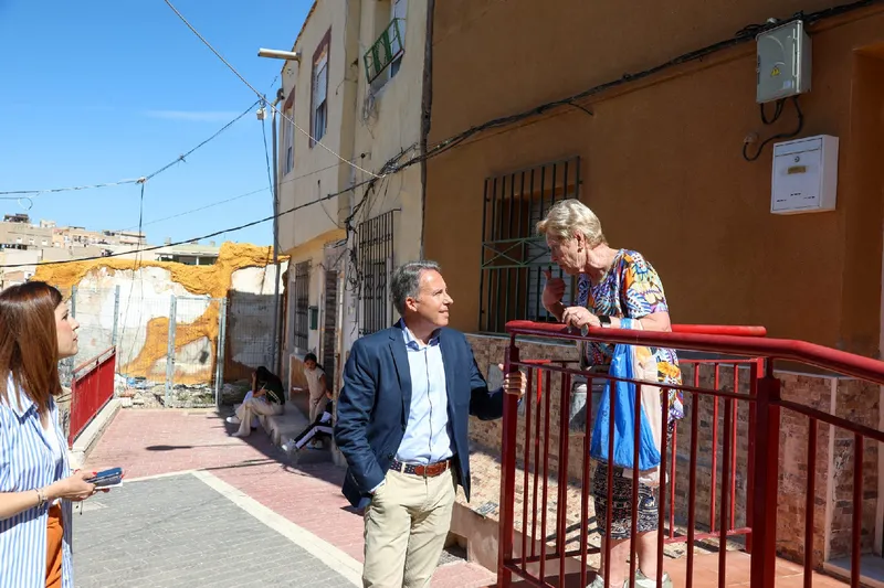 Lorca renaturaliza el solar de Ponce de León y crea una zona verde con mirador