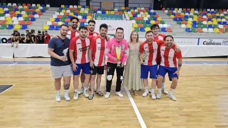Ganadería Farrallá' revalida su título en la liga local de fútbol sala de Manzanares
