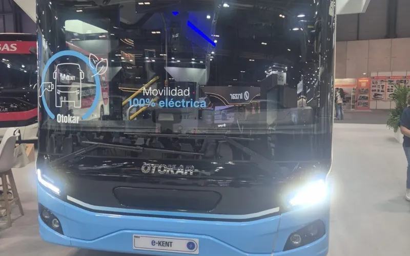 Villena explora autobuses eléctricos para modernizar su transporte urbano