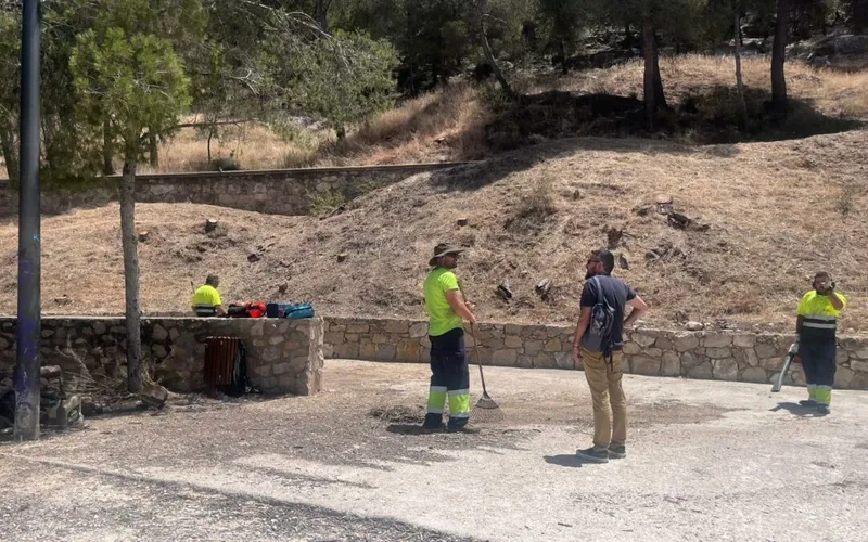 Villena mejora el mirador de Las Cruces con nuevos caminales y vegetación