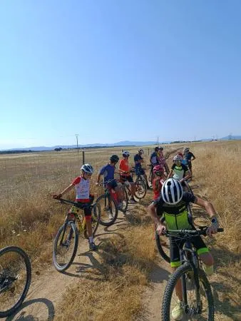 El programa 'Especialízate' de la Diputación arranca con concentraciones de triatlón, tenis, pádel y baloncesto