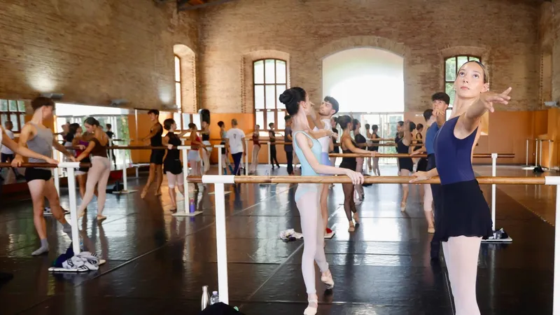 València Dansa bate récord con 153 bailarines en su campus internacional