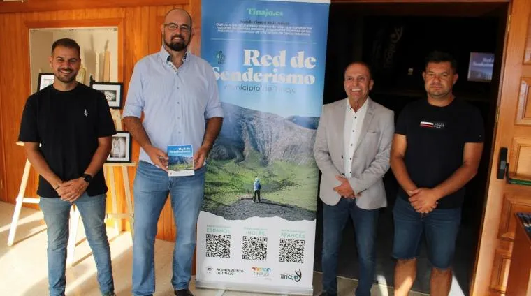 Tinajo promociona su red de senderos con guías para establecimientos