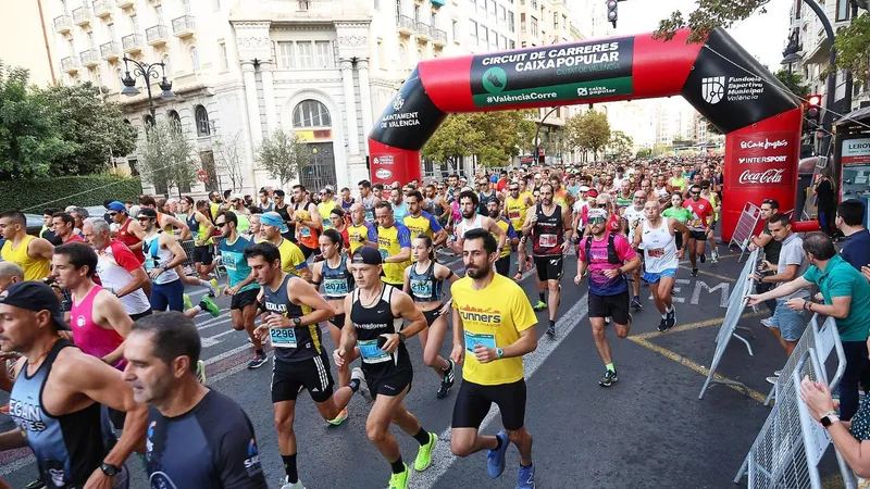 Valencia celebra la XVI Volta a Peu de les Falles con un recorrido de 5 kilómetros
