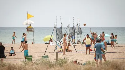 El Voleiboom atrae miles de personas a la playa de Castelldefels durante las Festes del Mar