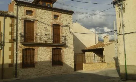 Fuenterrebollo ofrece diversas opciones de alojamiento rural para disfrutar de la naturaleza