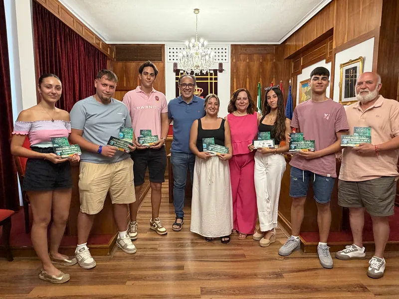 Torredelcampo premia la excelencia educativa con 200 euros y placa conmemorativa