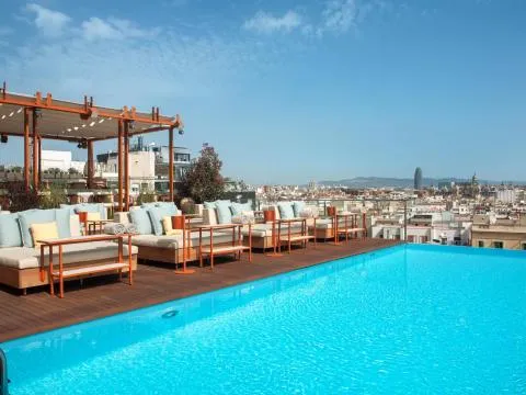 Grand Hotel Central: un oasis de lujo y vistas espectaculares en el corazón de Barcelona