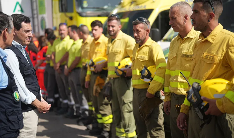 Moreno alerta del triple de superficie quemada en Andalucía y el control del incendio de Los Gallardos