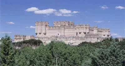 Coca abre las puertas de su imponente castillo y patrimonio histórico