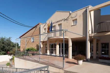 Alerre detalla los horarios y servicios de sus espacios municipales