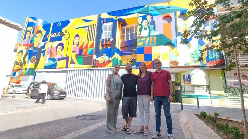 Valdepeñas estrena un mural de 16 metros que rinde homenaje al comercio tradicional