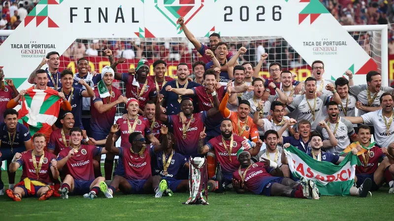 Manu Pozo hace historia: Casariche celebra la Copa de Portugal de su futbolista