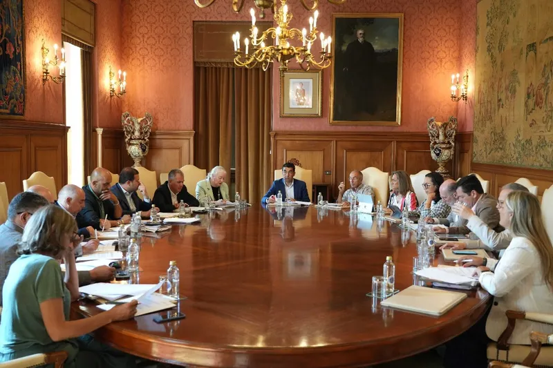 La Diputación de Pontevedra premia con 120.000 euros a los clubes de fútbol de la Copa Deputación