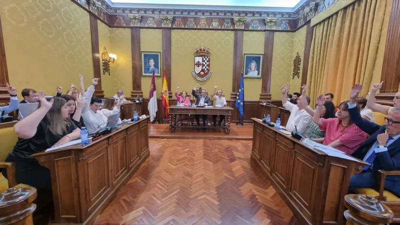 Valdepeñas exige celeridad en las obras de la línea Madrid-Jaén y aprueba la reducción del pago a proveedores